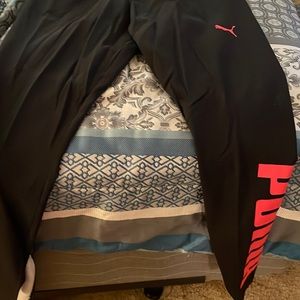 Black puma leggings with red